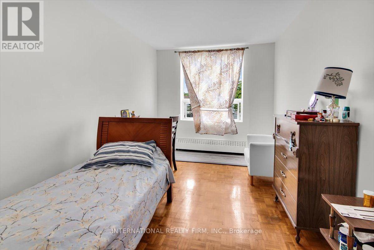 783 Danforth Avenue — photo 27