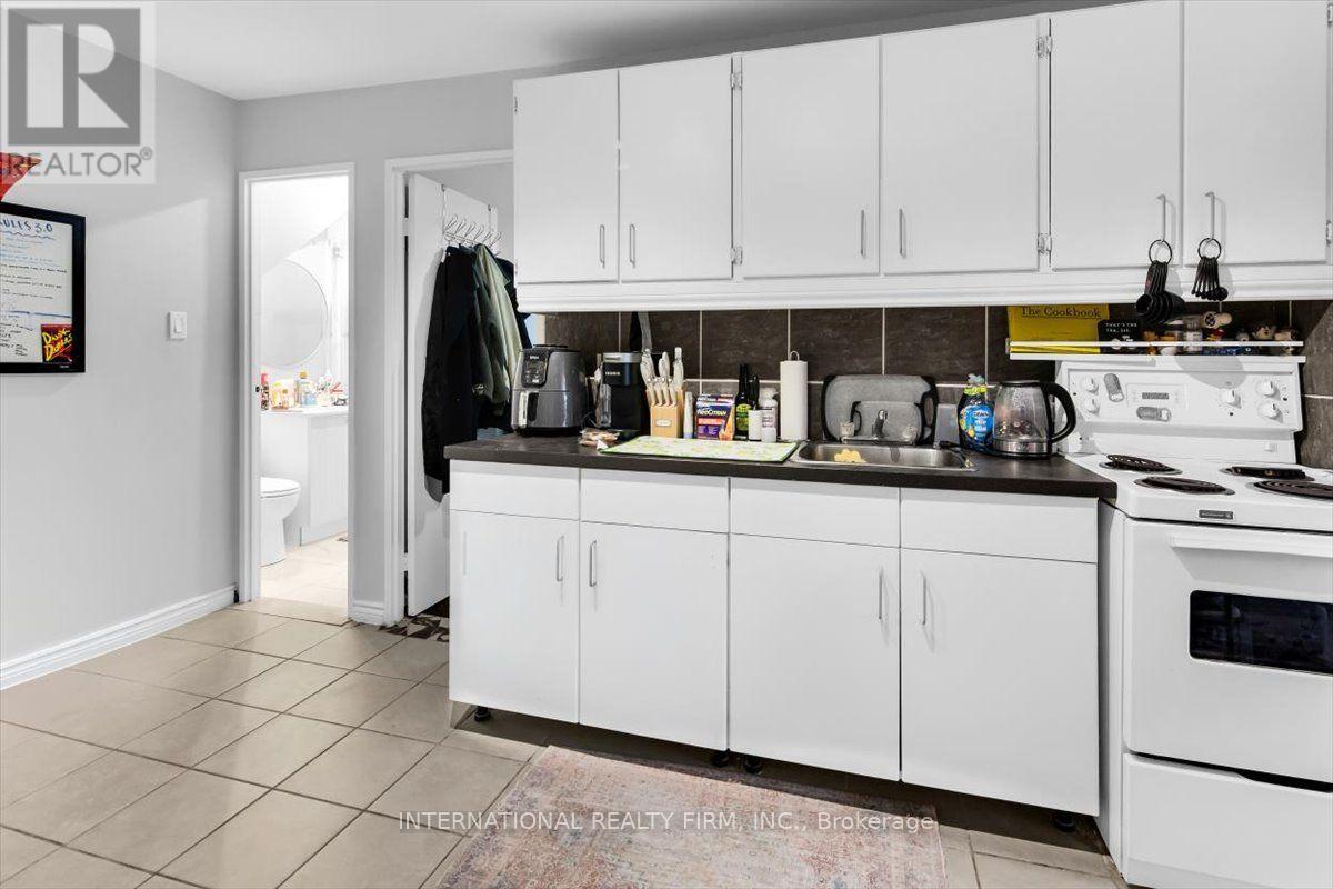 783 Danforth Avenue — photo 31