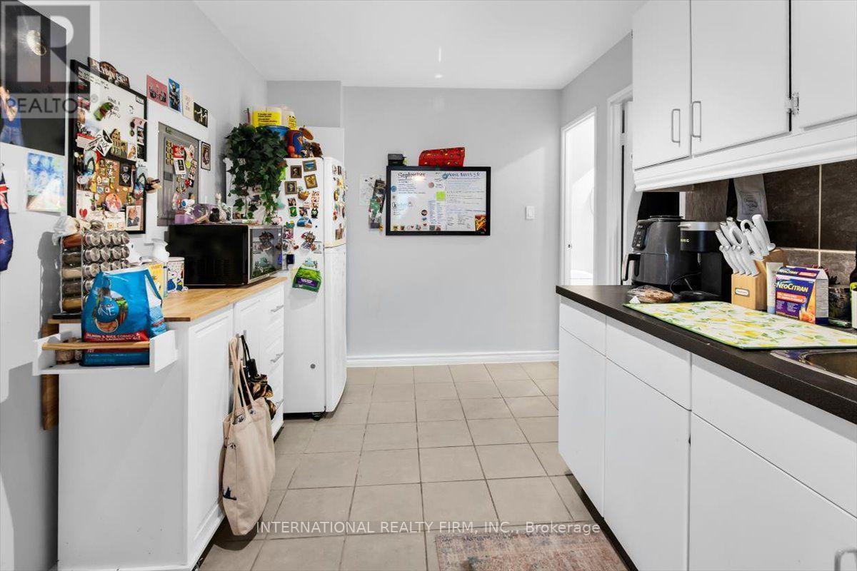 783 Danforth Avenue — photo 32