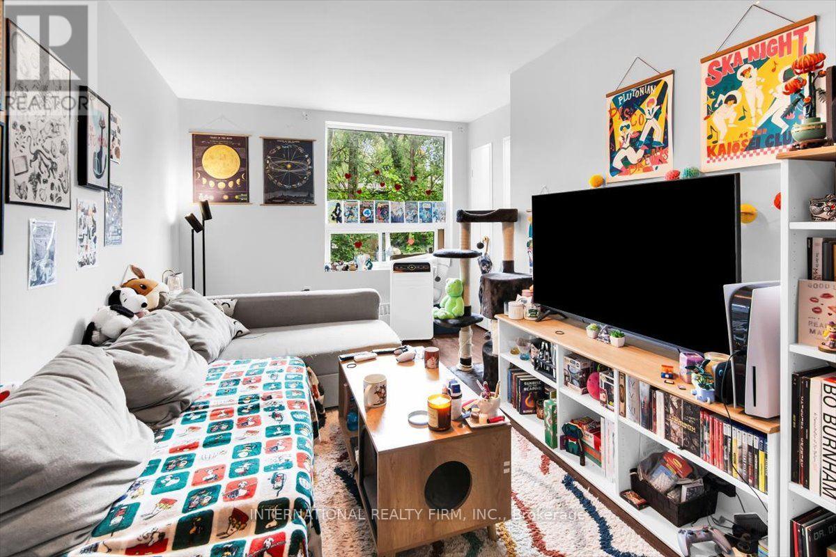 783 Danforth Avenue — photo 35