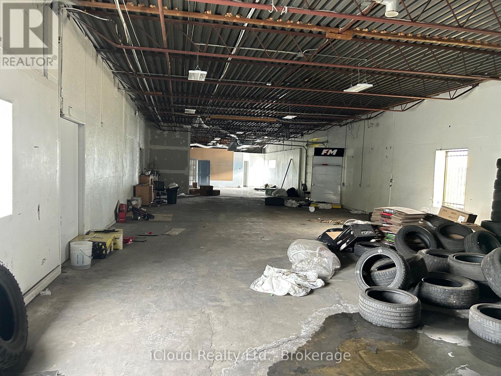 1258 Victoria Street North — photo 15