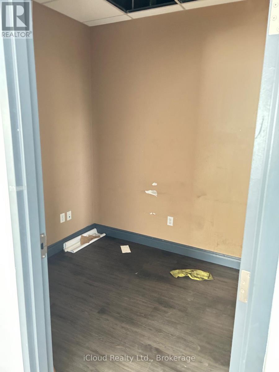 1258 Victoria Street North — photo 8