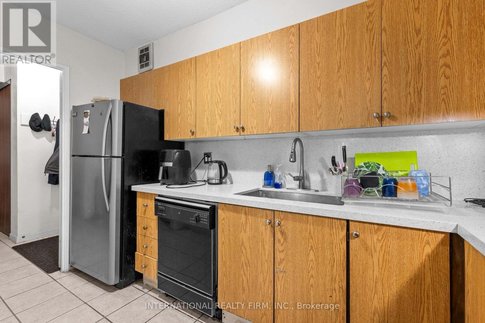 75 Emmett Avenue — photo 13