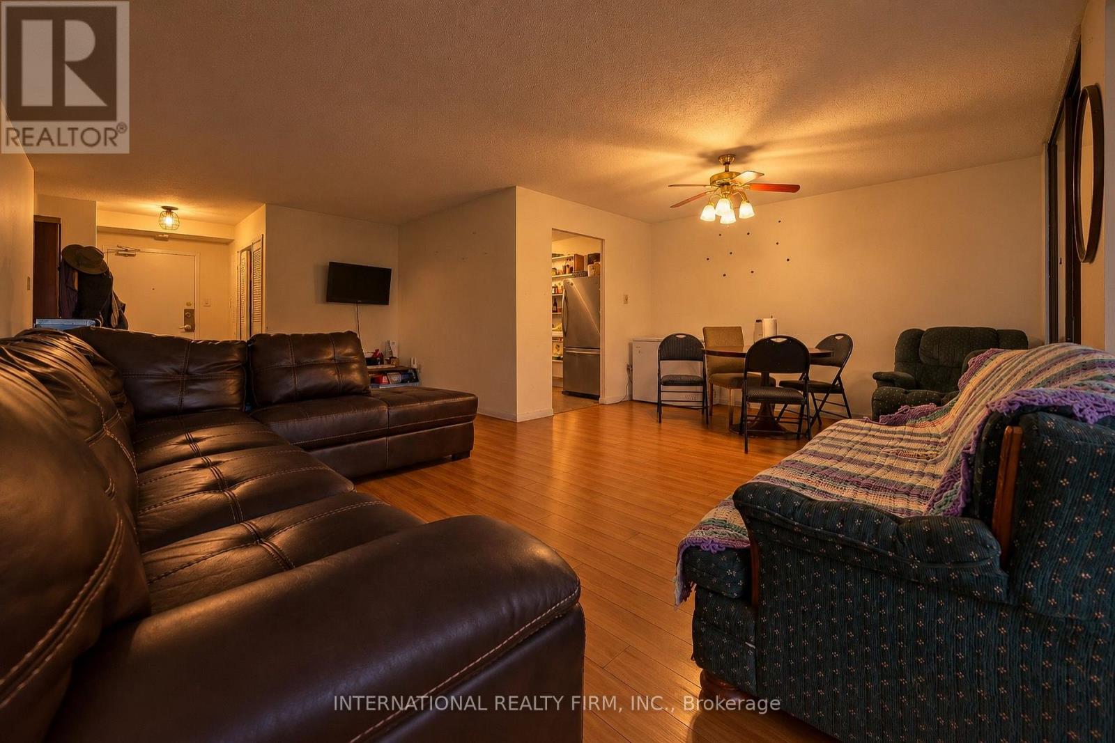 75 Emmett Avenue — photo 25