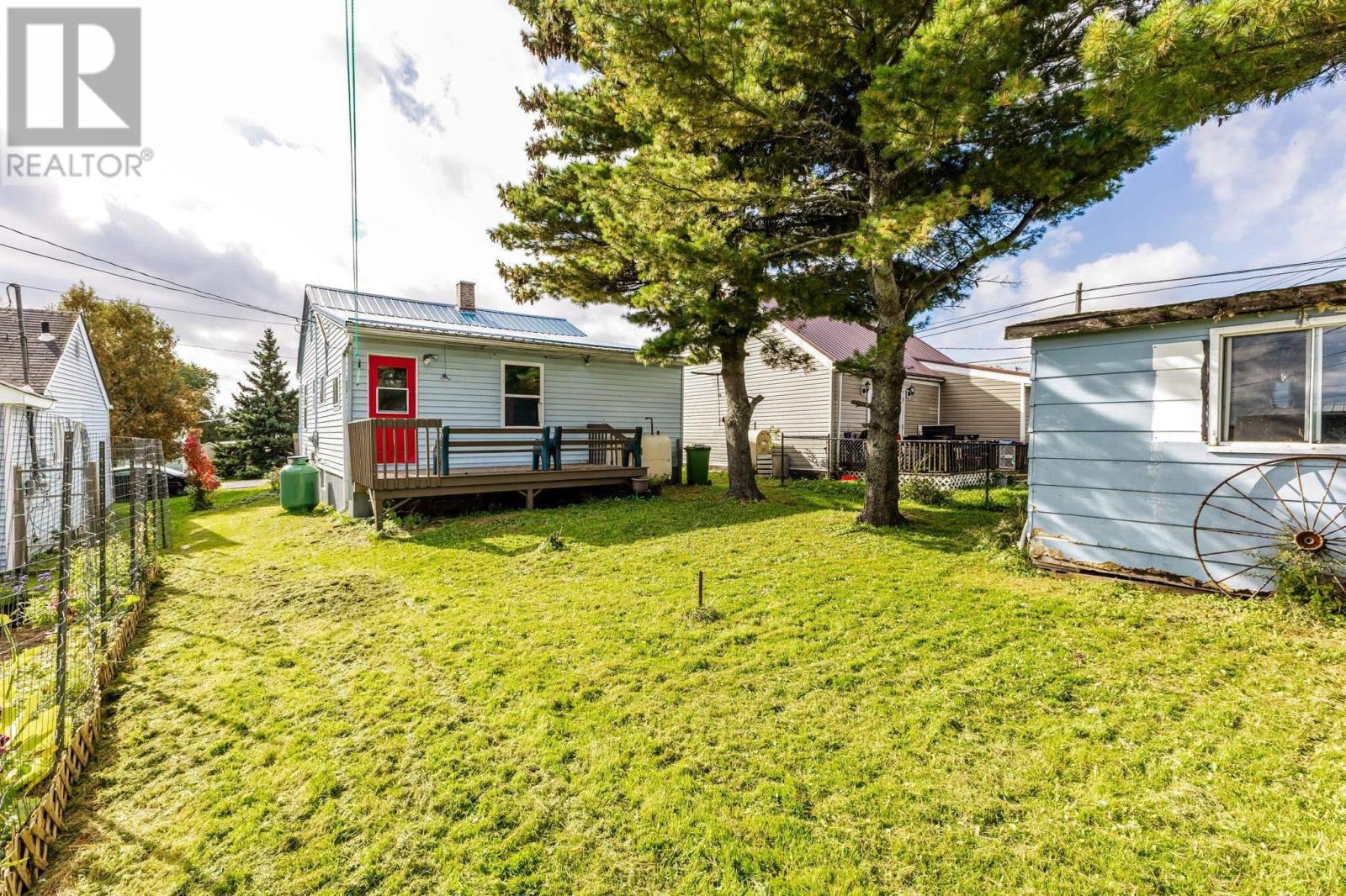 76 Poplar Street, Pictou Nova Scotia
