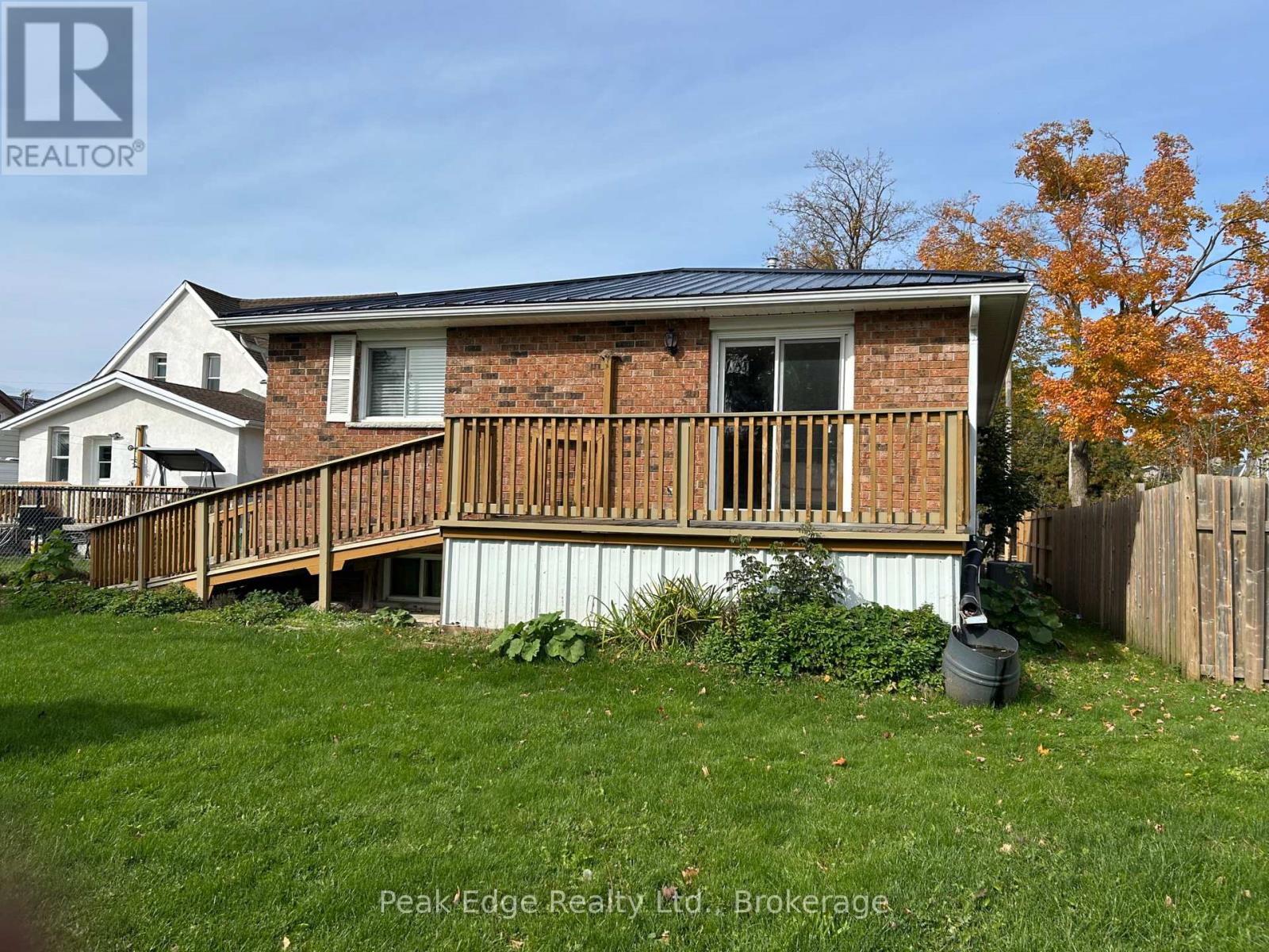 120 VICTORIA STREET W - 2