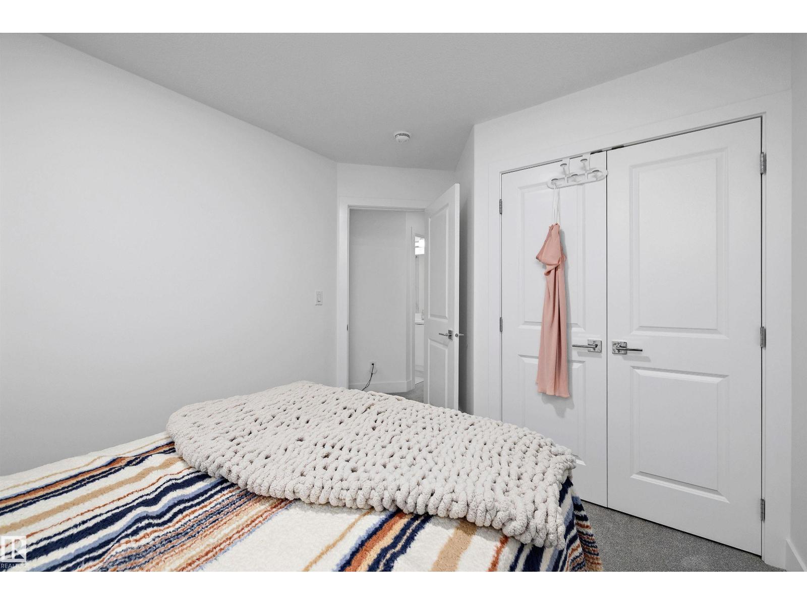 74 Penn Place, photo 18