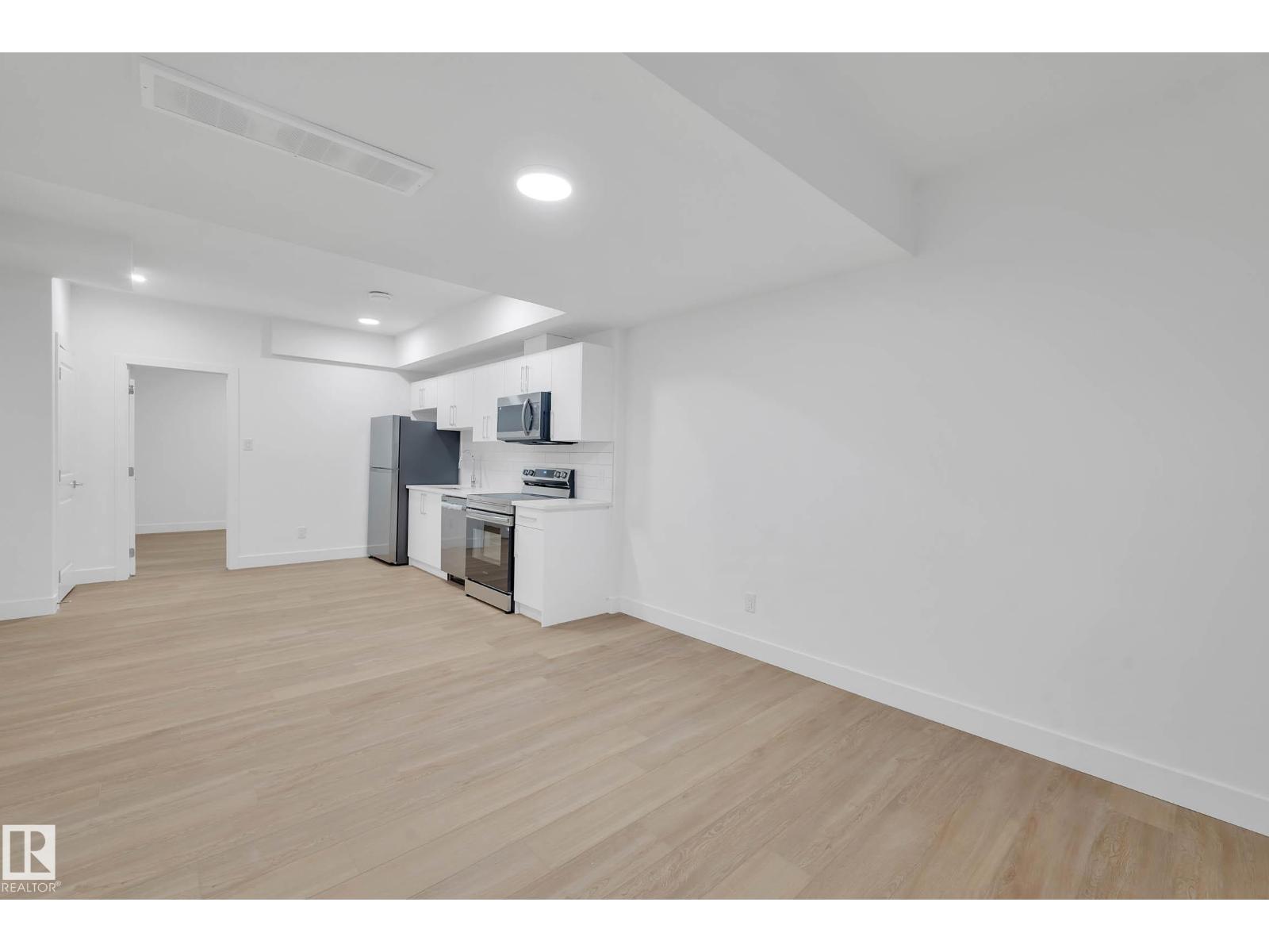 74 Penn Place, photo 30