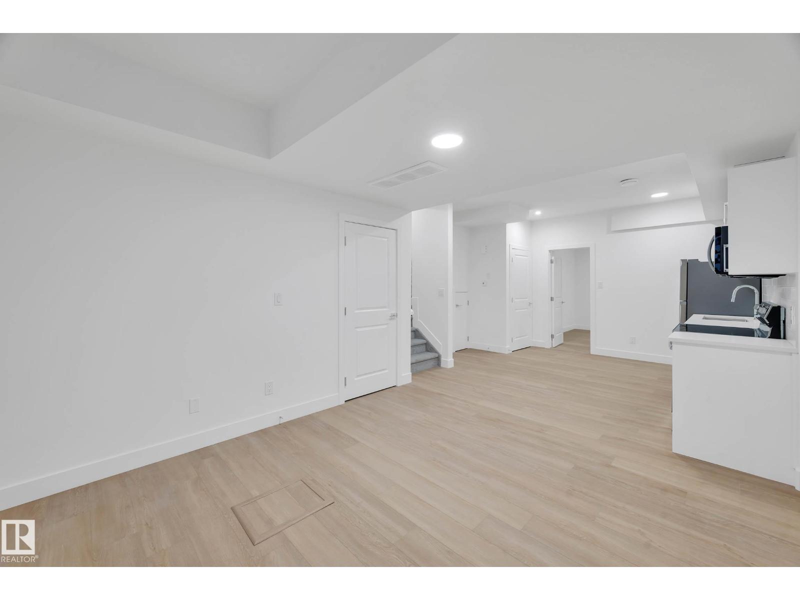 74 Penn Place, photo 31