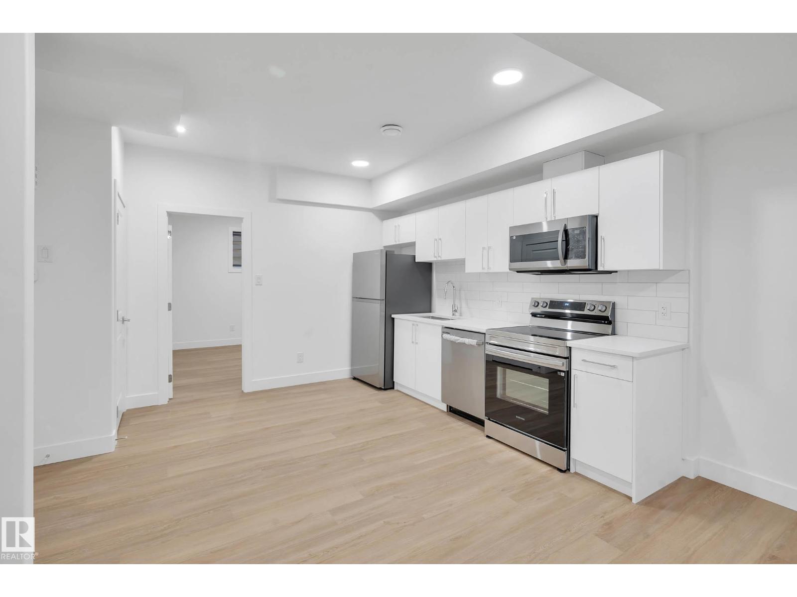 74 Penn Place, photo 32