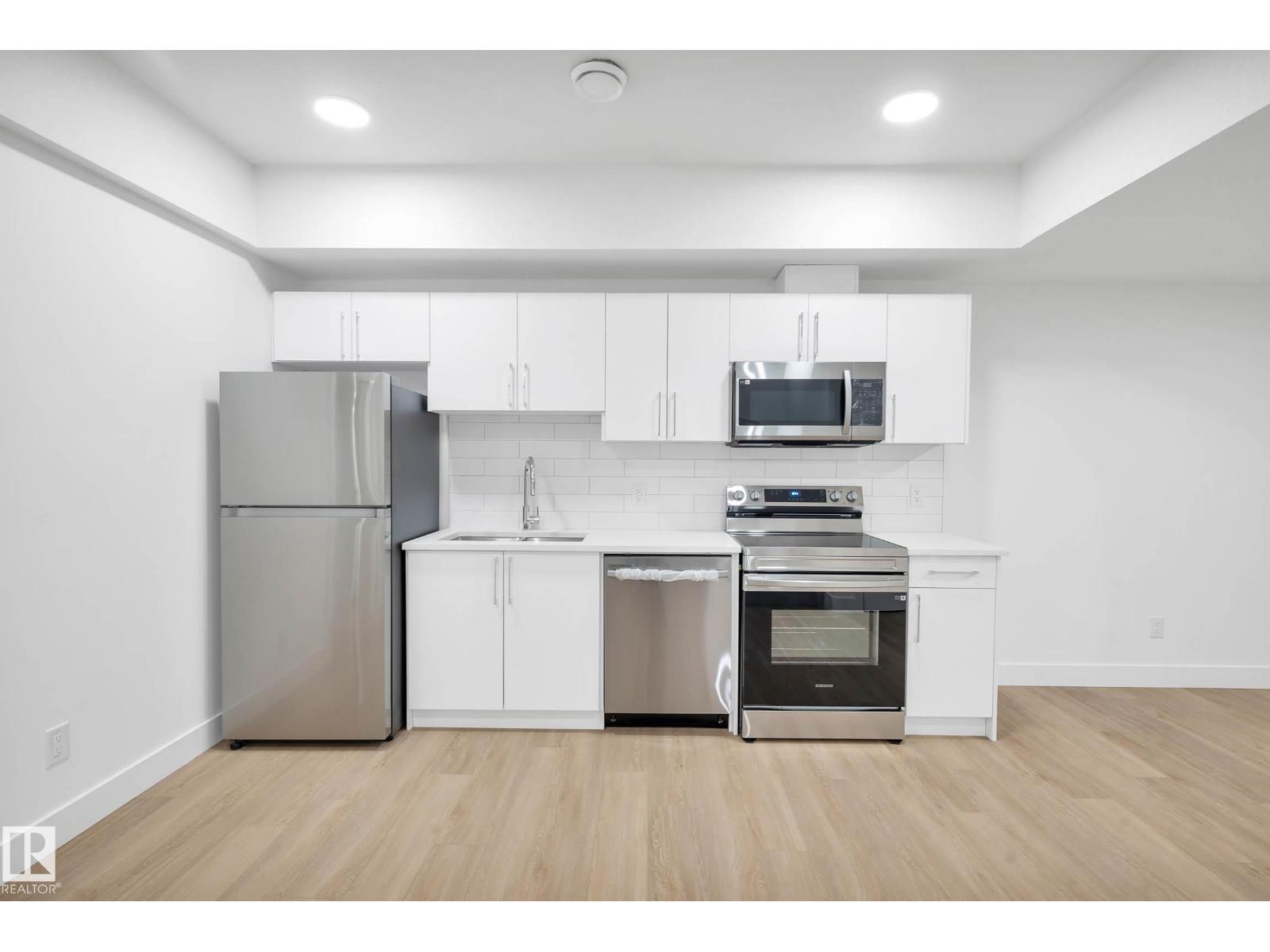 74 Penn Place, photo 33