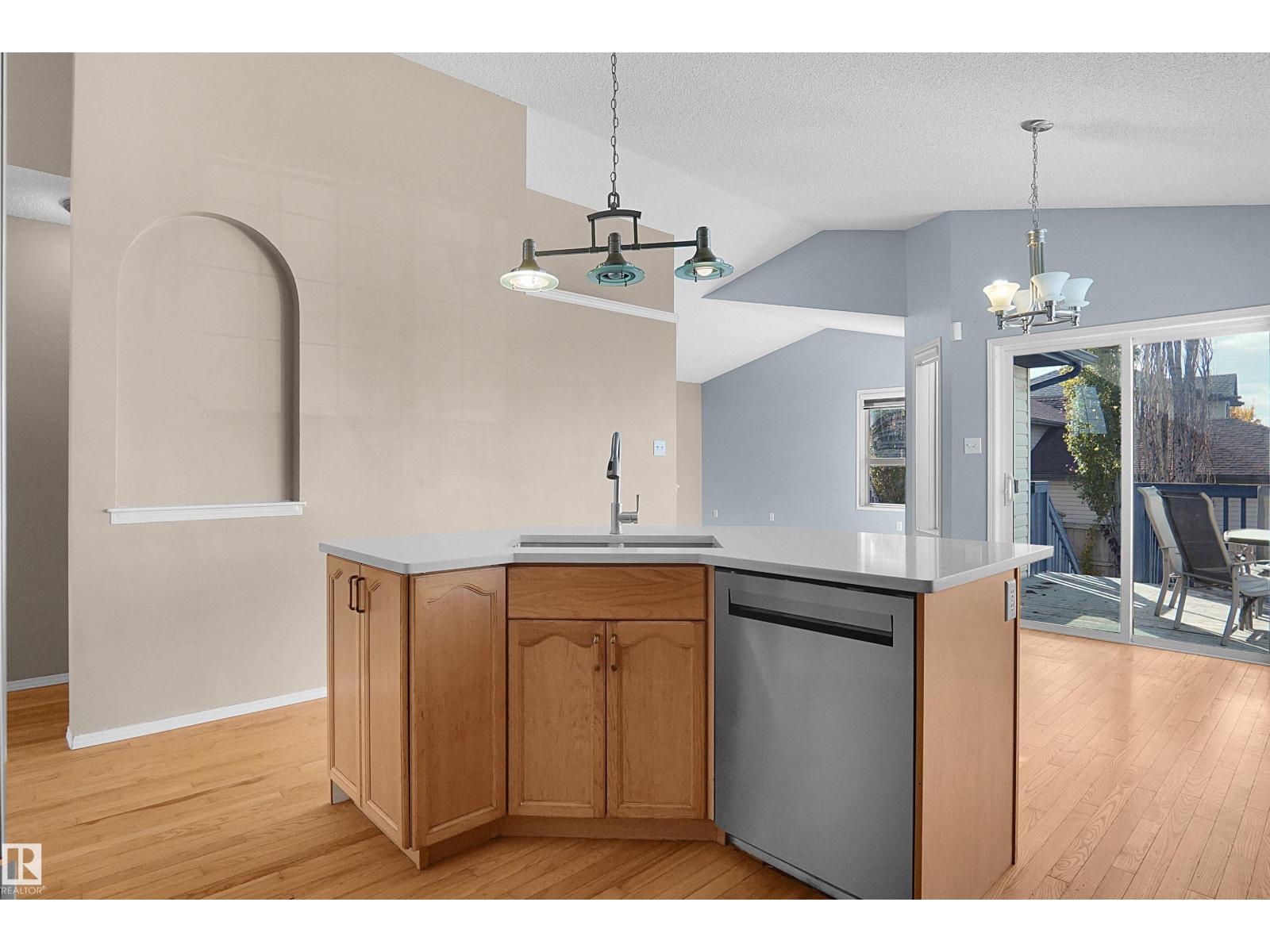 16112 92 Street NW, photo 14