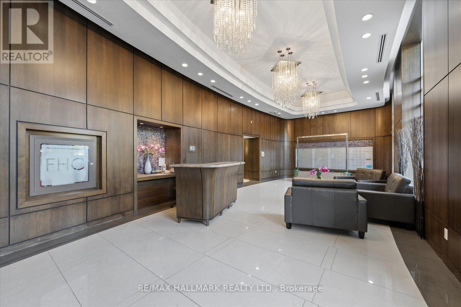 915- 18 Valley Woods Road, Toronto, ON photo 5