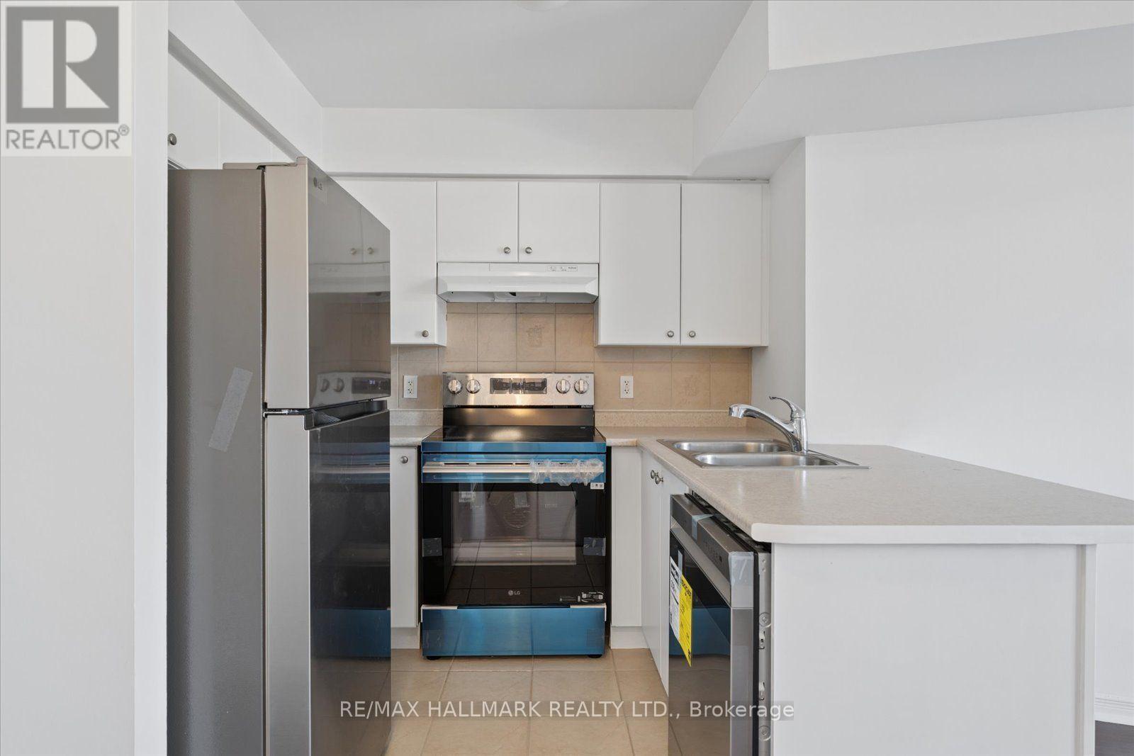 915- 18 Valley Woods Road, Toronto, ON photo 9
