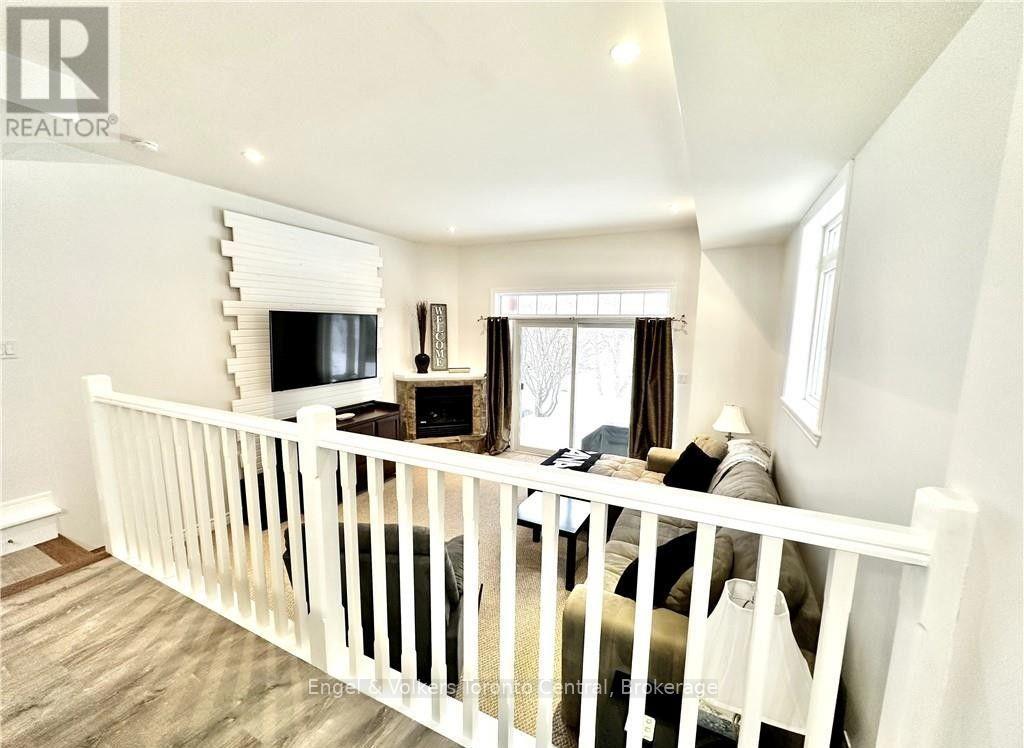 1579 Anstruther Lake Road — photo 13