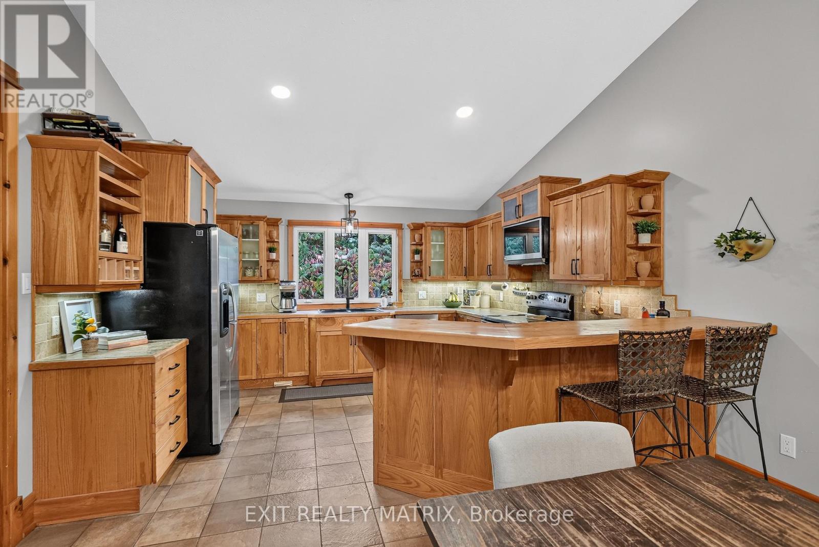 8010 Iveson Drive — photo 17