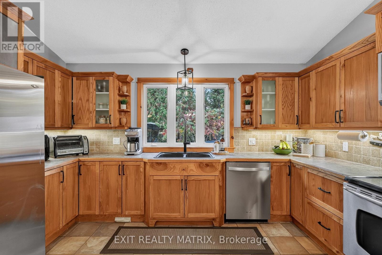 8010 Iveson Drive — photo 18