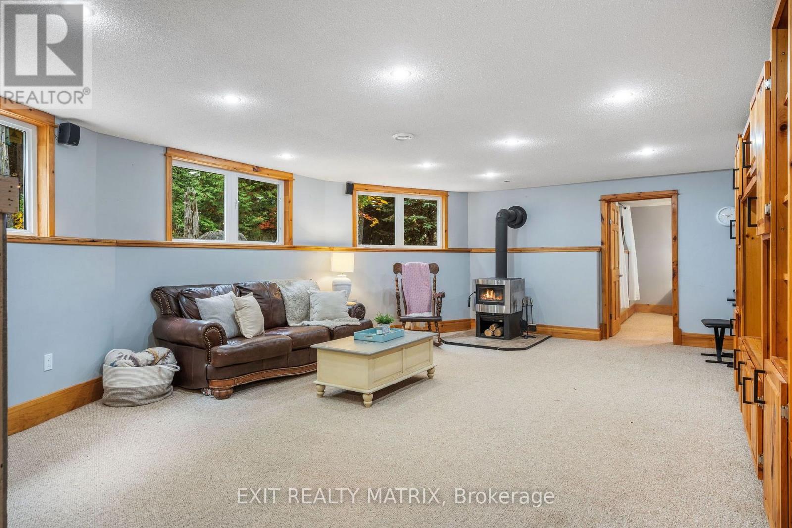 8010 Iveson Drive — photo 35