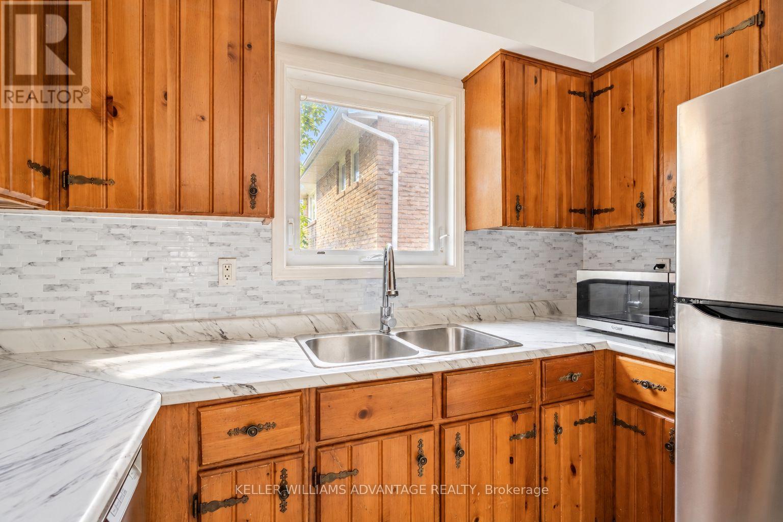 58 Ambercroft Boulevard, Toronto, ON photo 19