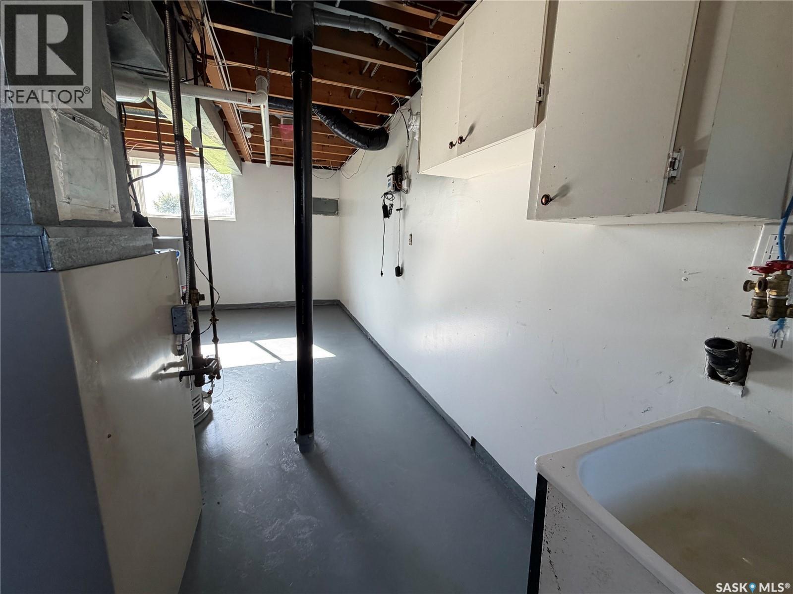 3347 3rd AVENUE E - 18