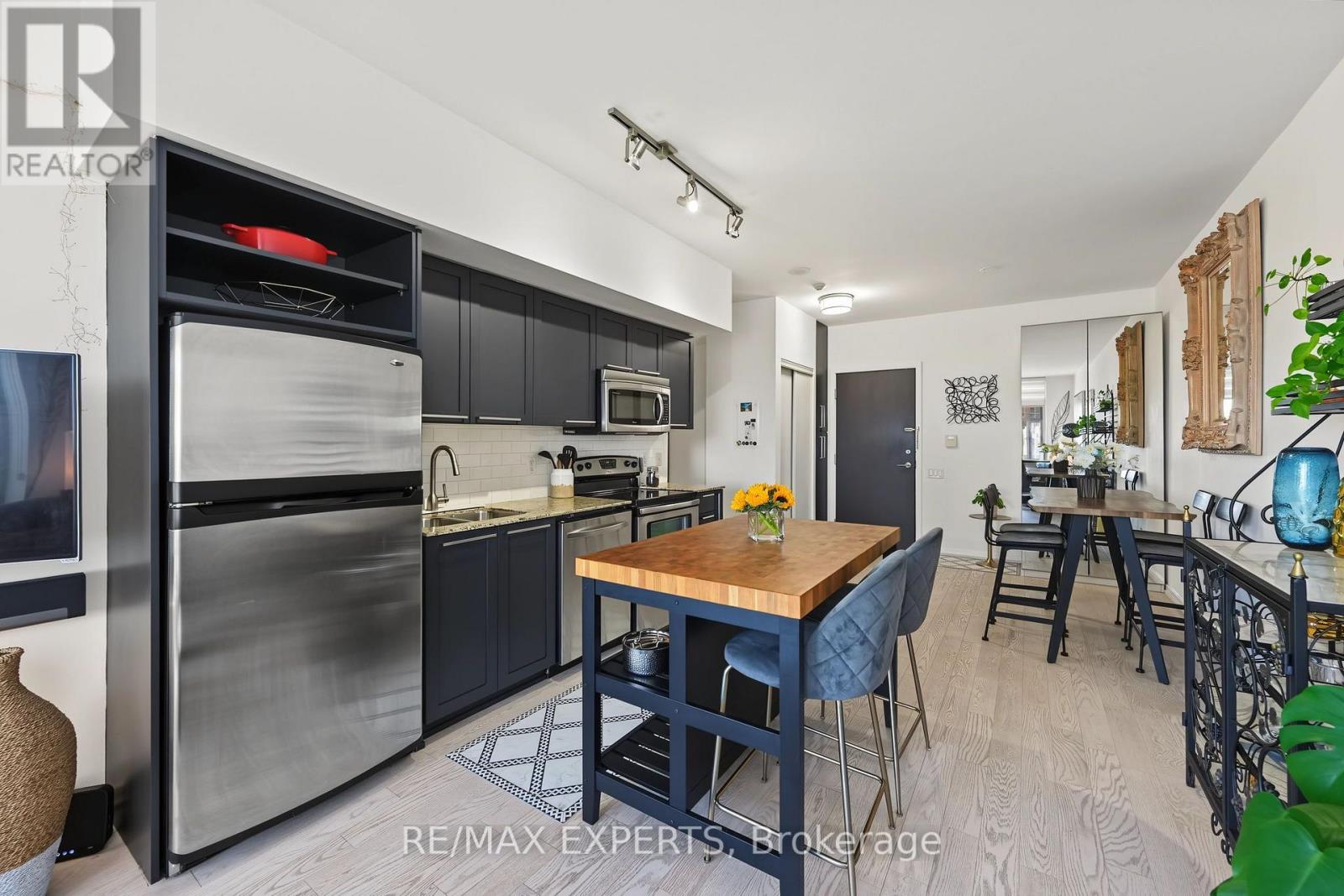 103 The Queensway — photo 10