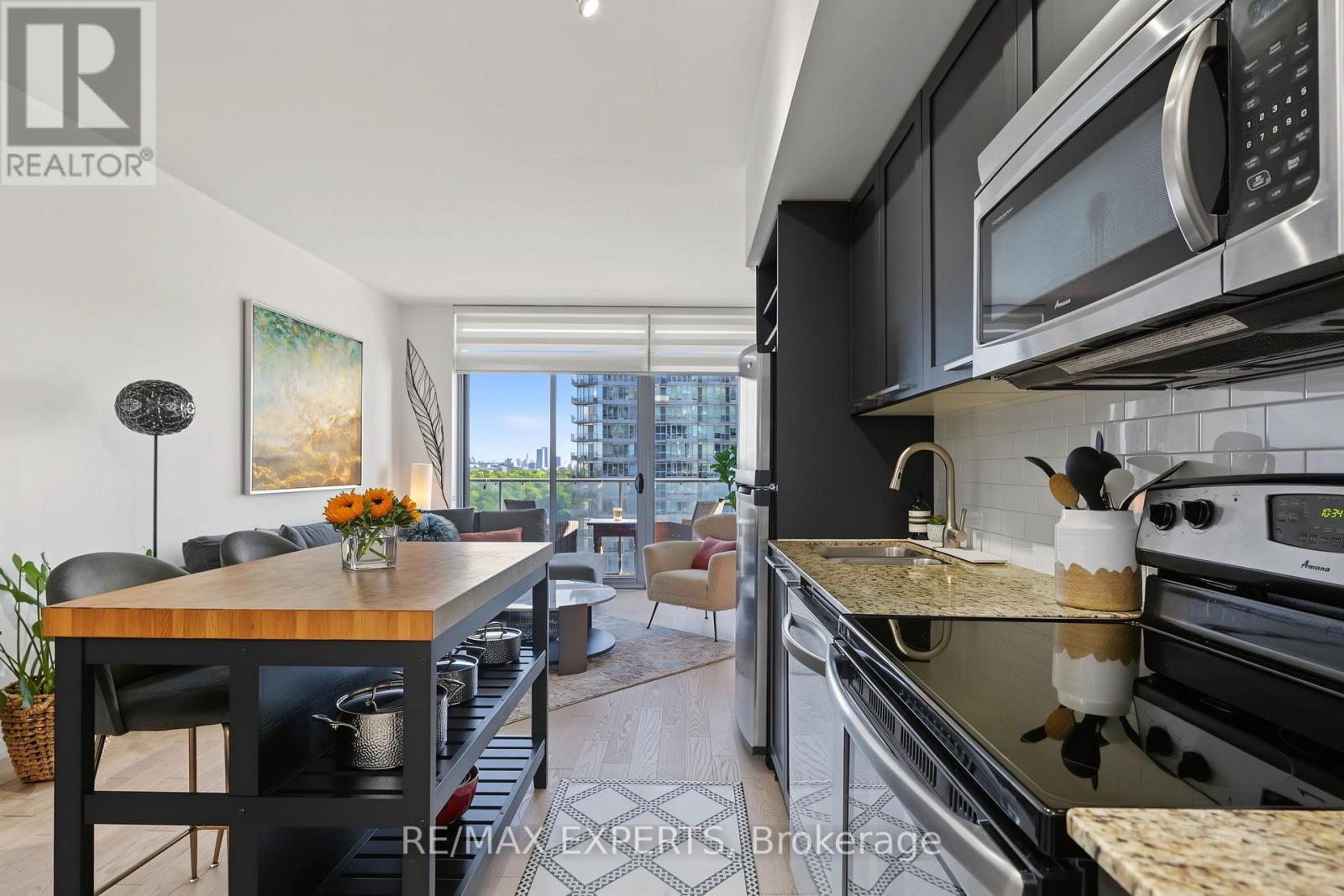 103 The Queensway — photo 11