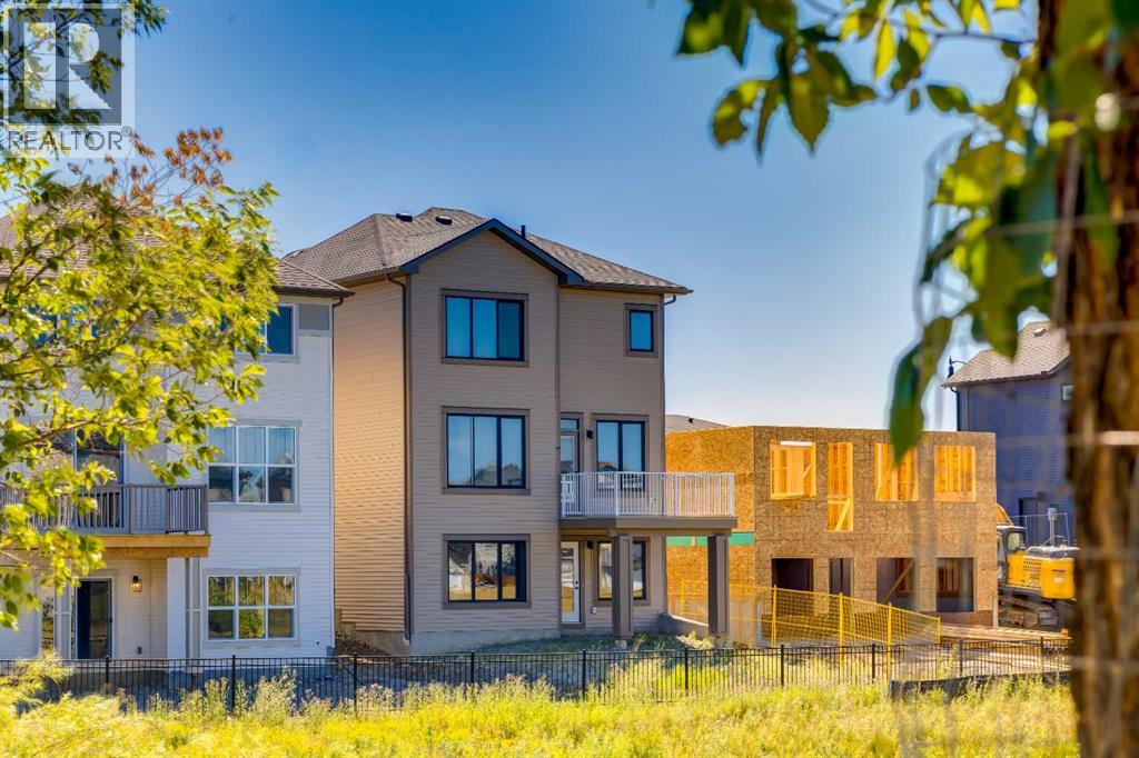 310 Montrose Crescent SE - 45