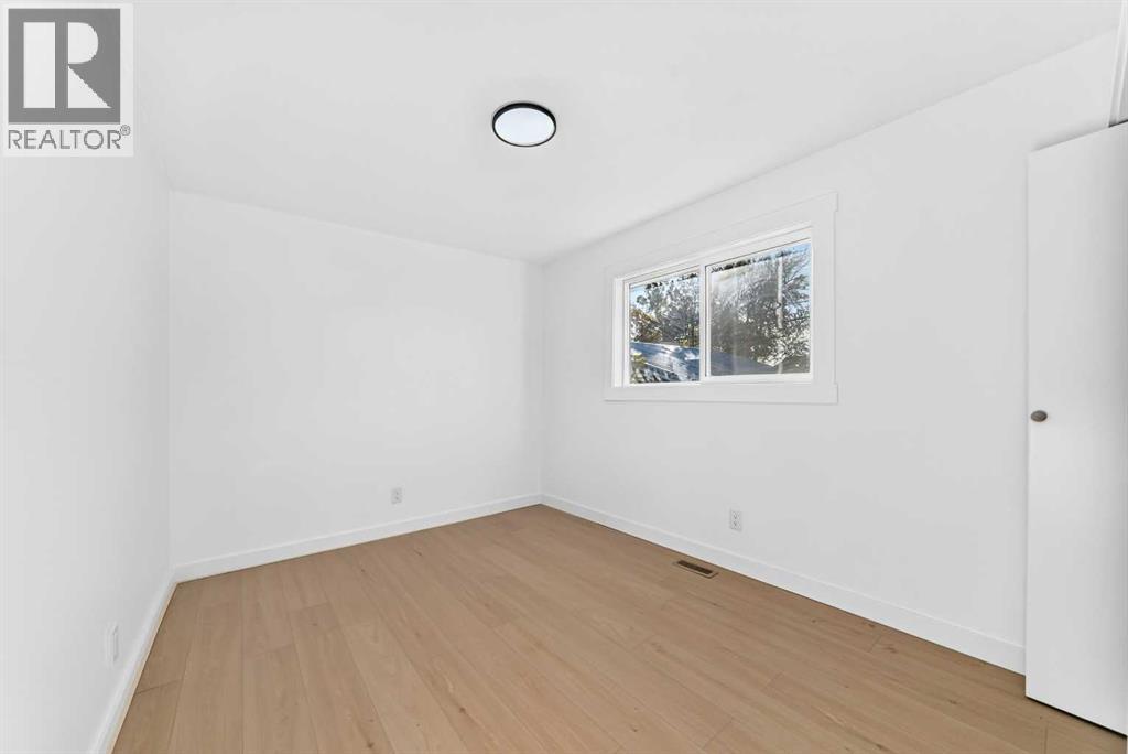 911 Penmeadows Road SE - 19