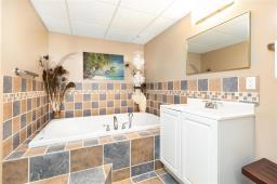 2946 Henderson Highway, East St Paul, MB R2E0C6 Photo 26
