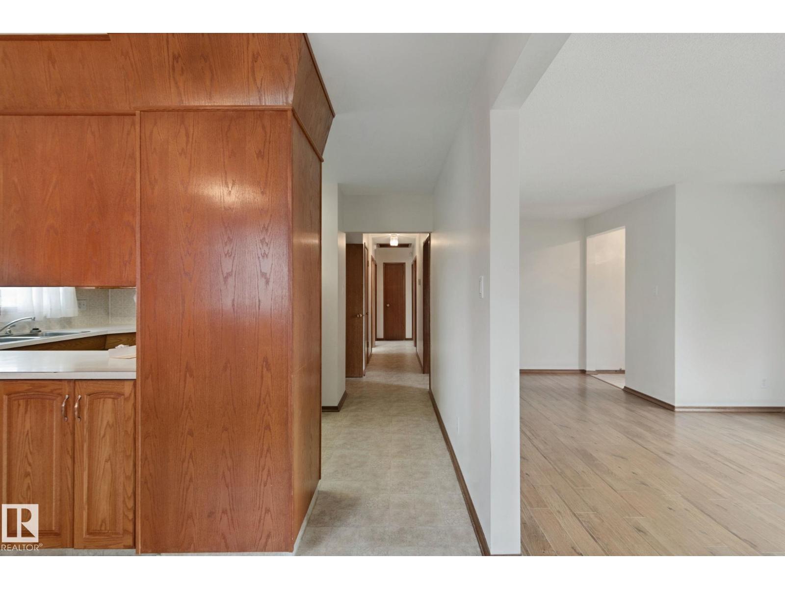 8424 70 ST NW - 18