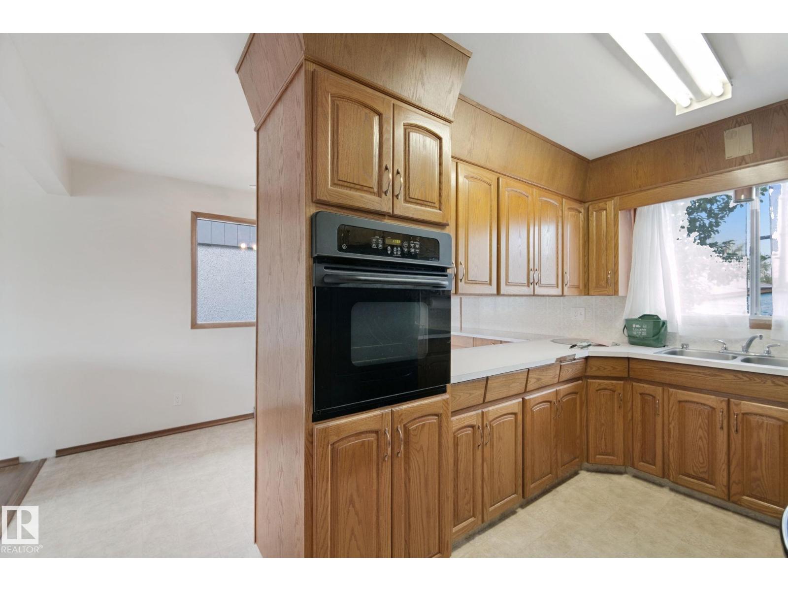 8424 70 ST NW - 23