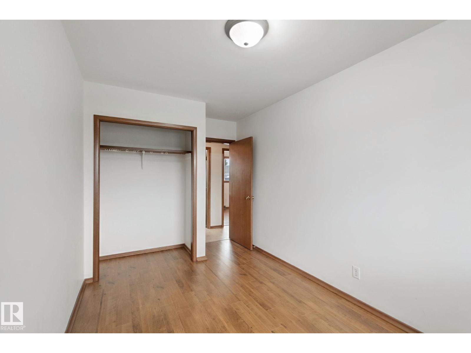 8424 70 ST NW - 29