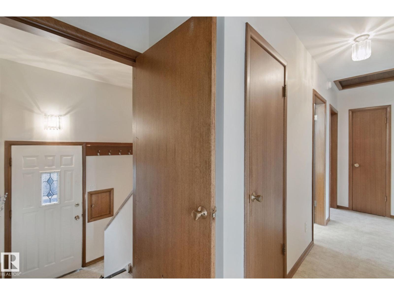 8424 70 ST NW - 24