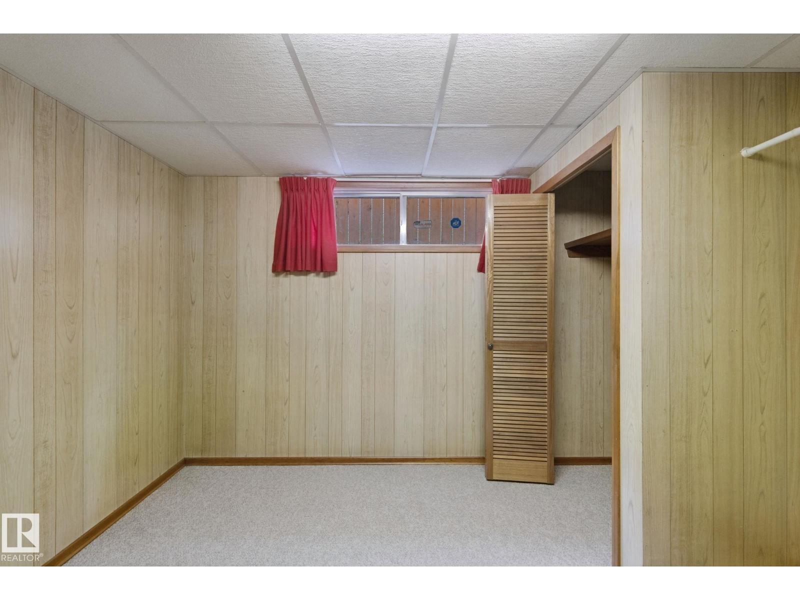 8424 70 ST NW - 47