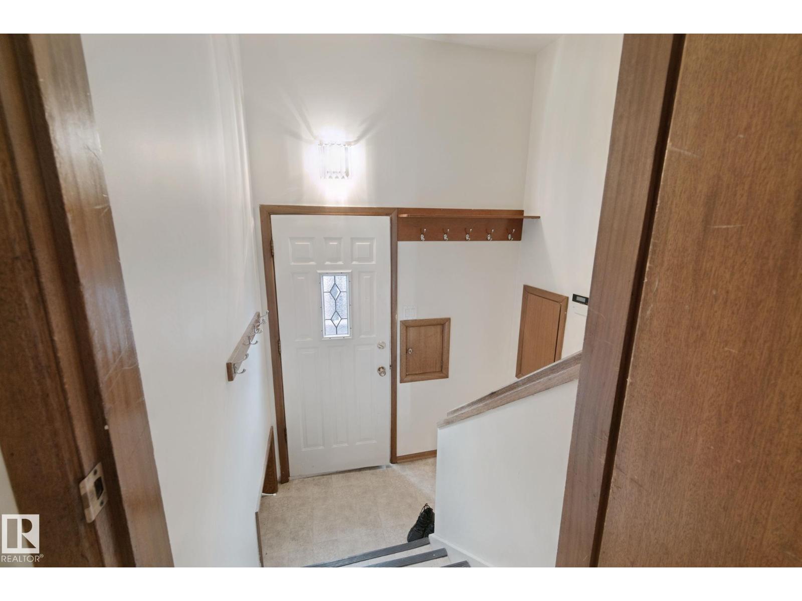 8424 70 ST NW - 39