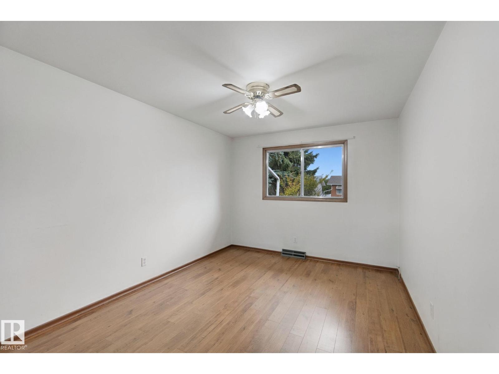 8424 70 ST NW - 34