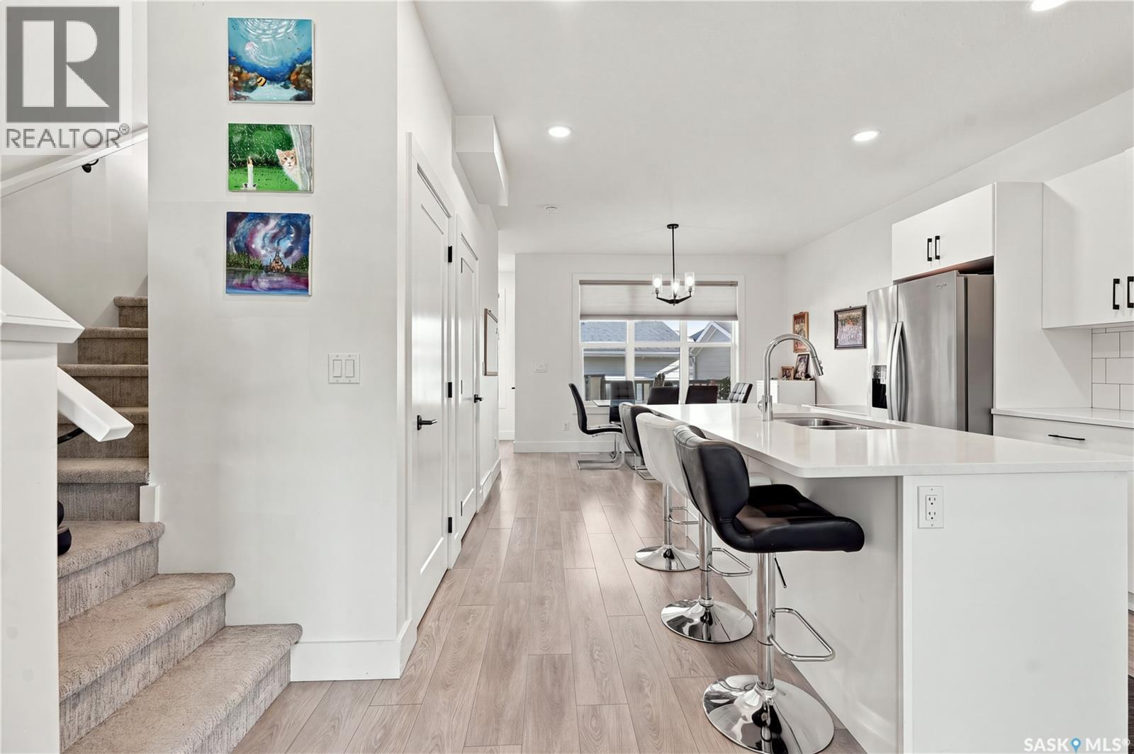 #185 Rosewood BOULEVARD E - 11