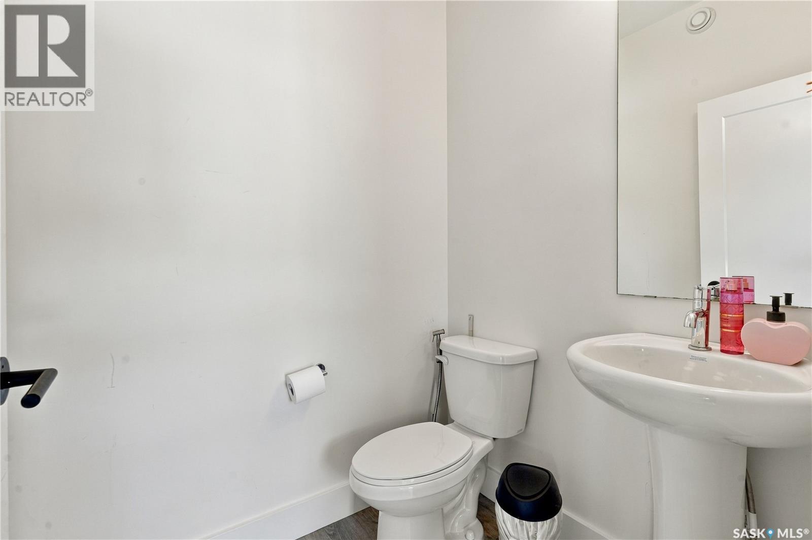 #185 Rosewood BOULEVARD E - 17