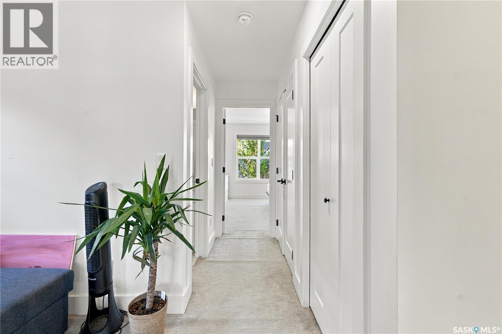 #185 Rosewood BOULEVARD E - 27