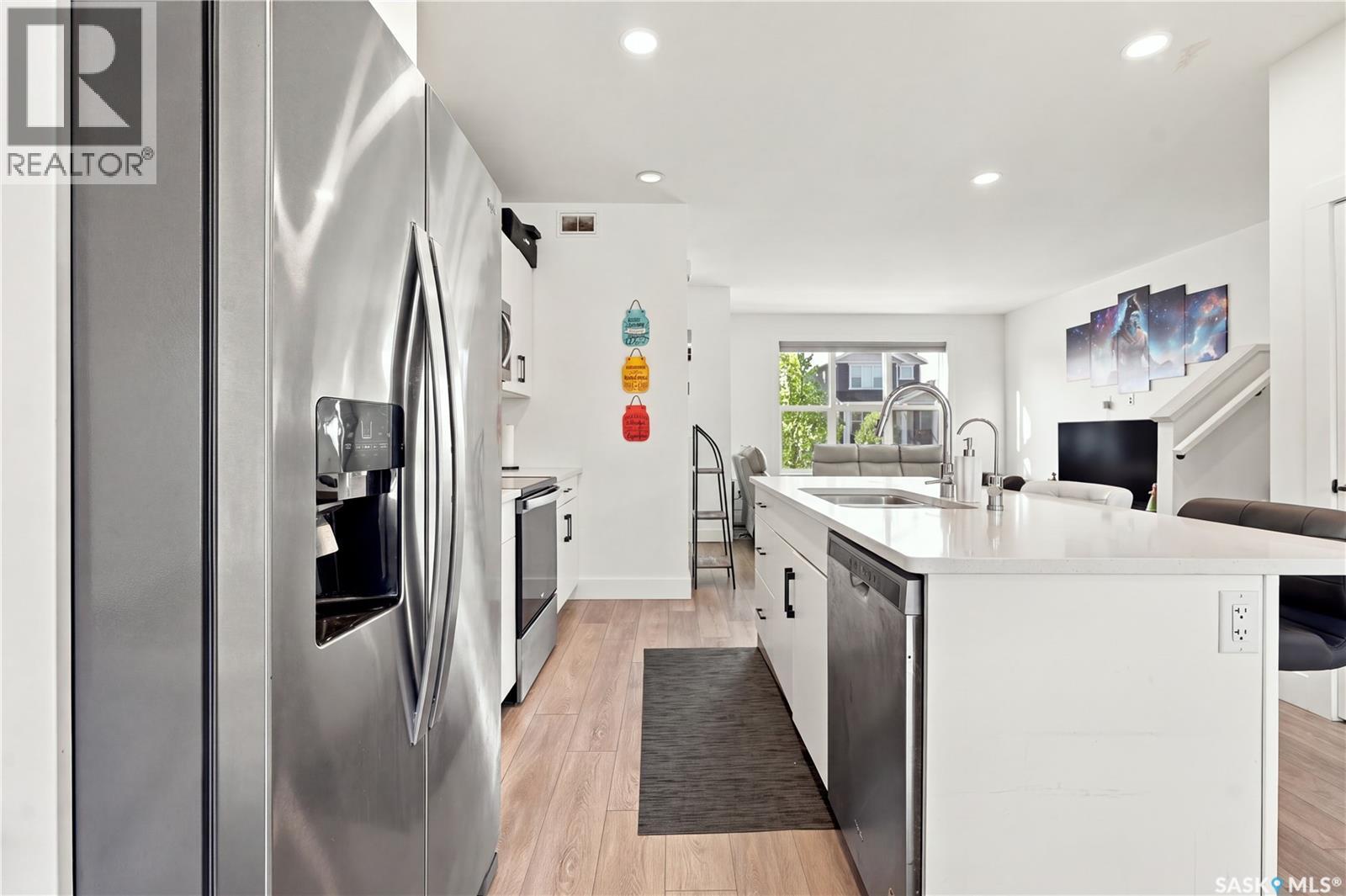 #185 Rosewood BOULEVARD E - 20