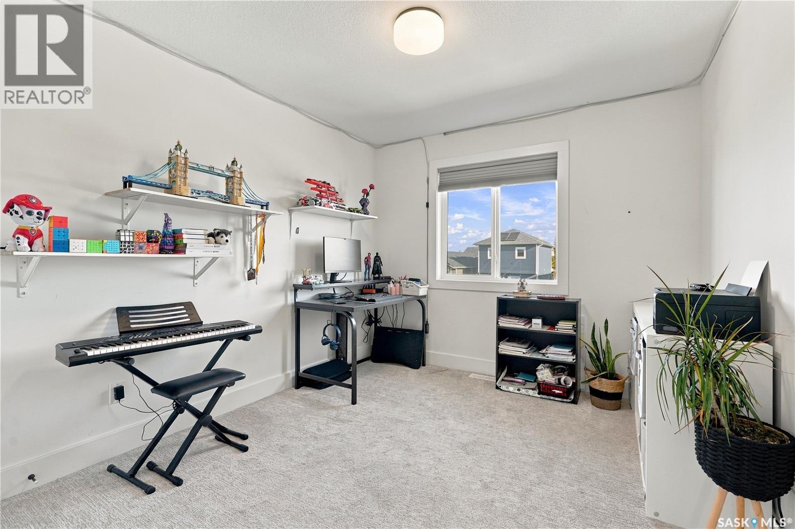 #185 Rosewood BOULEVARD E - 25