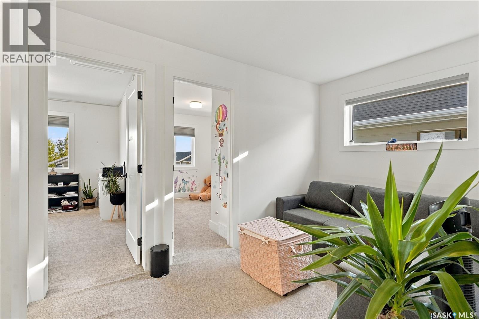 #185 Rosewood BOULEVARD E - 21