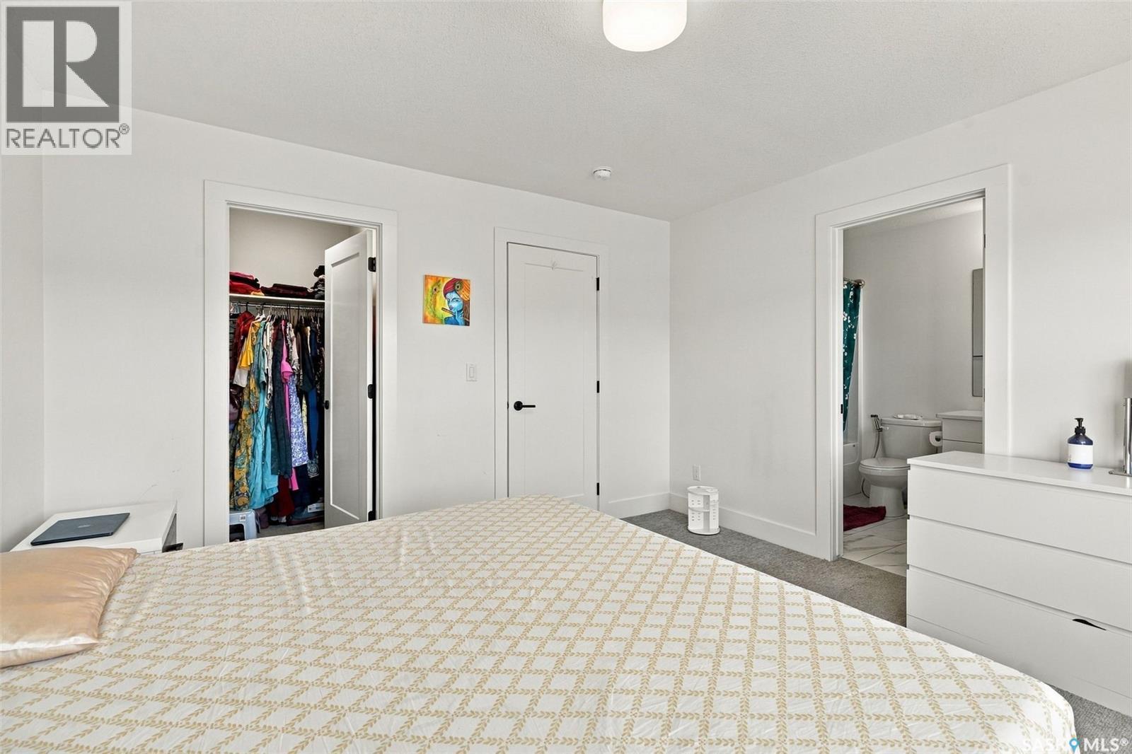 #185 Rosewood BOULEVARD E - 31