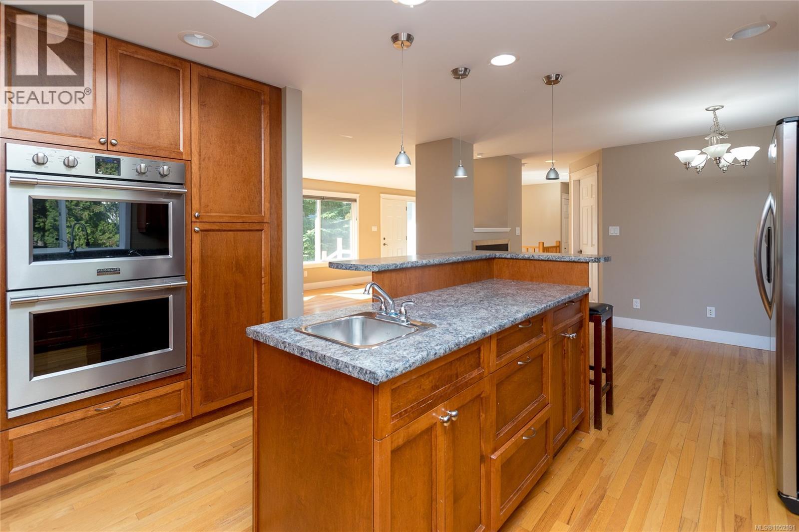 590 Ridley Dr - 10
