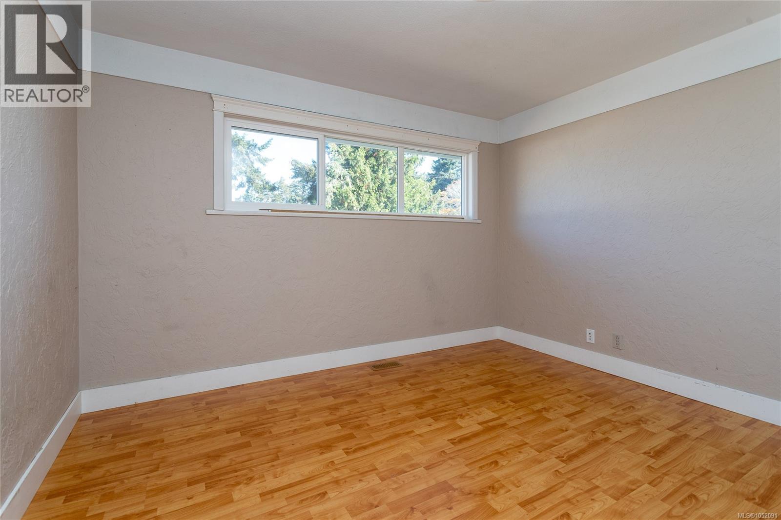 590 Ridley Dr - 18