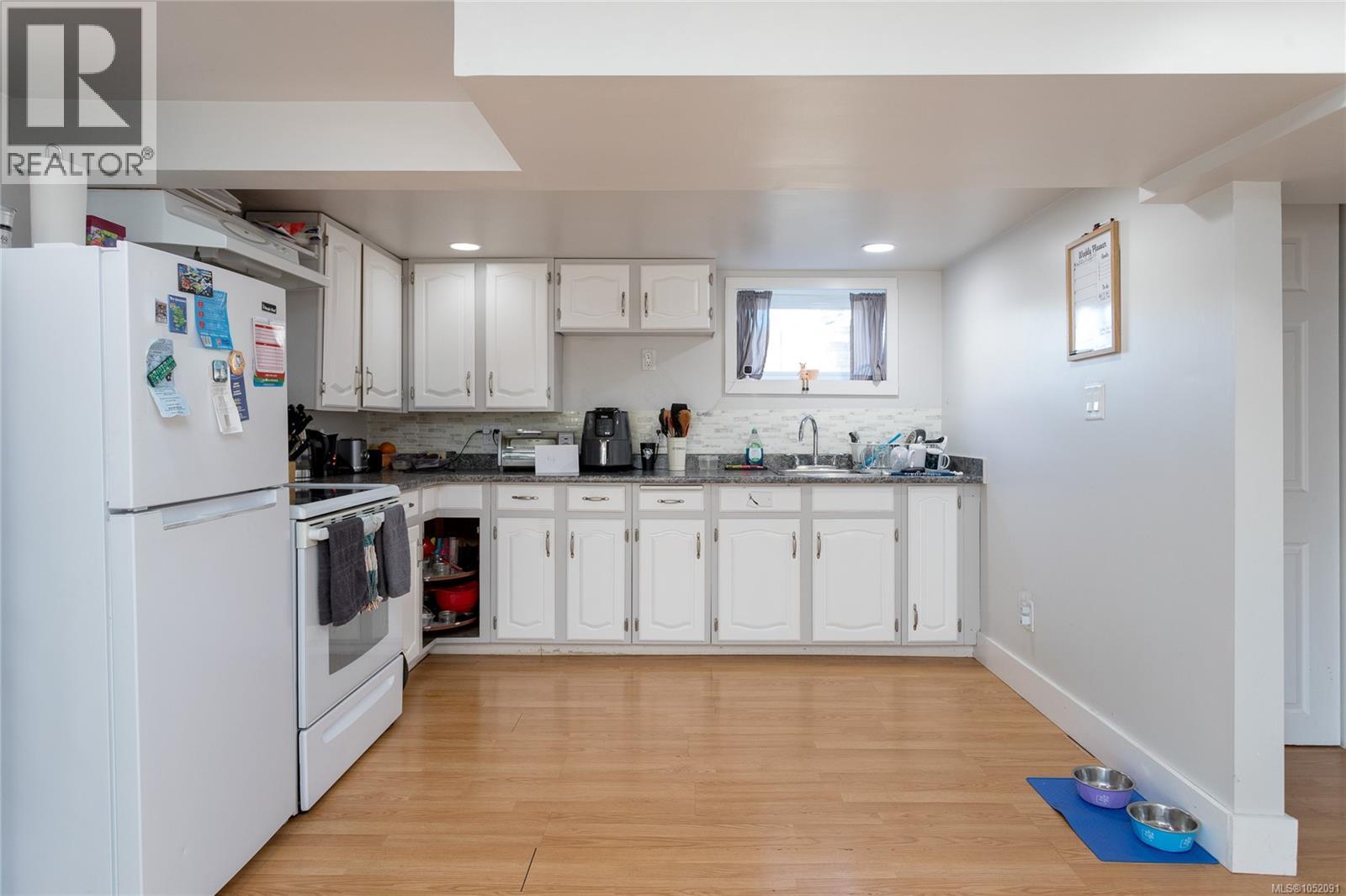 590 Ridley Dr, Colwood - Image 1