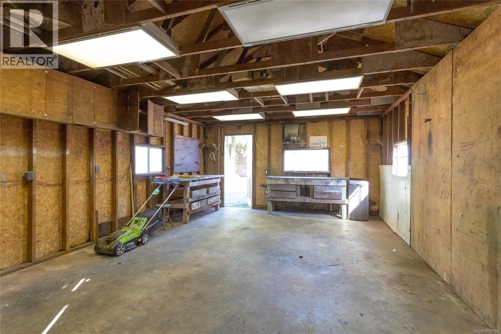 590 Ridley Dr, Colwood - Image 1
