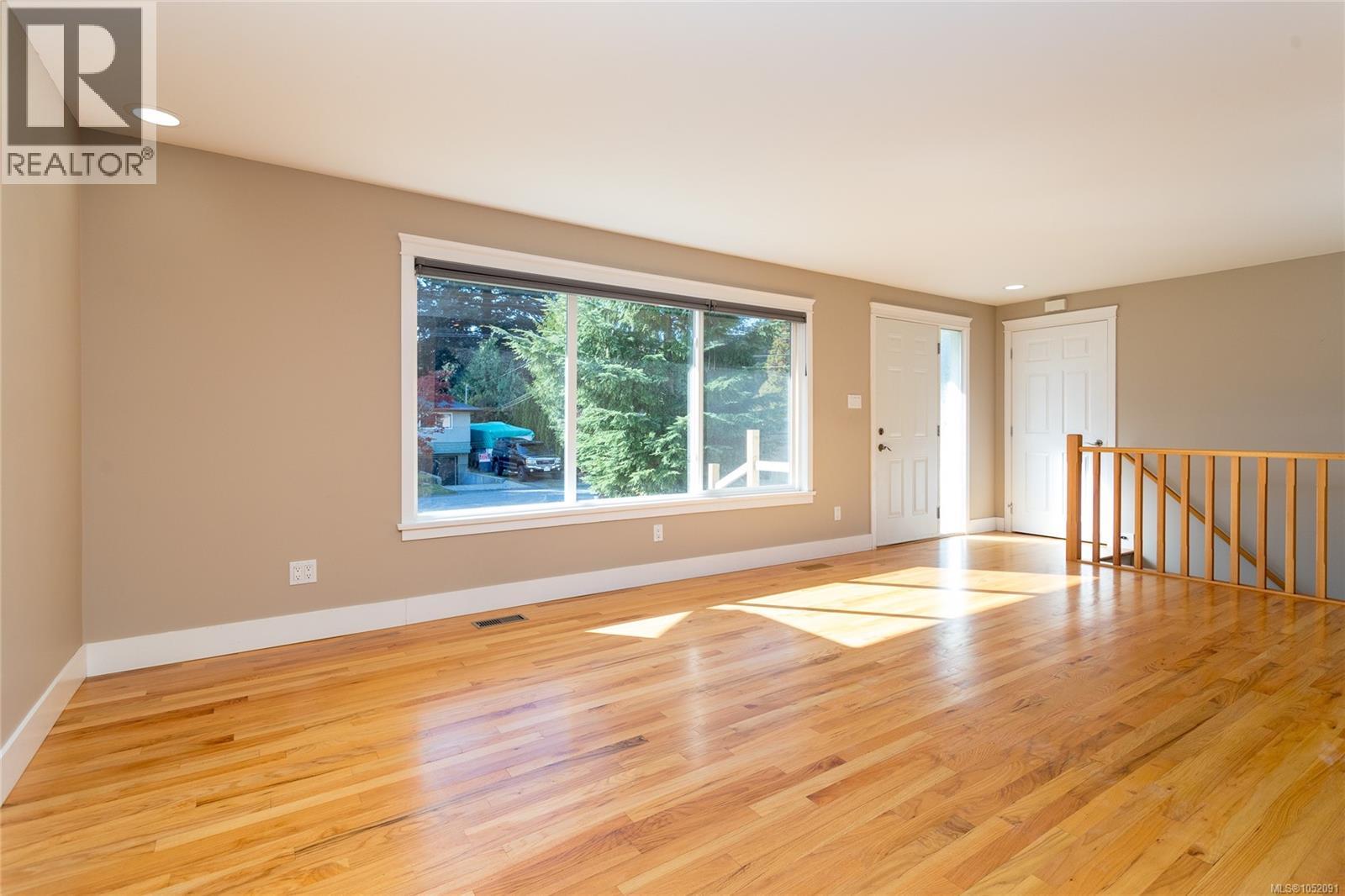 590 Ridley Dr - 3