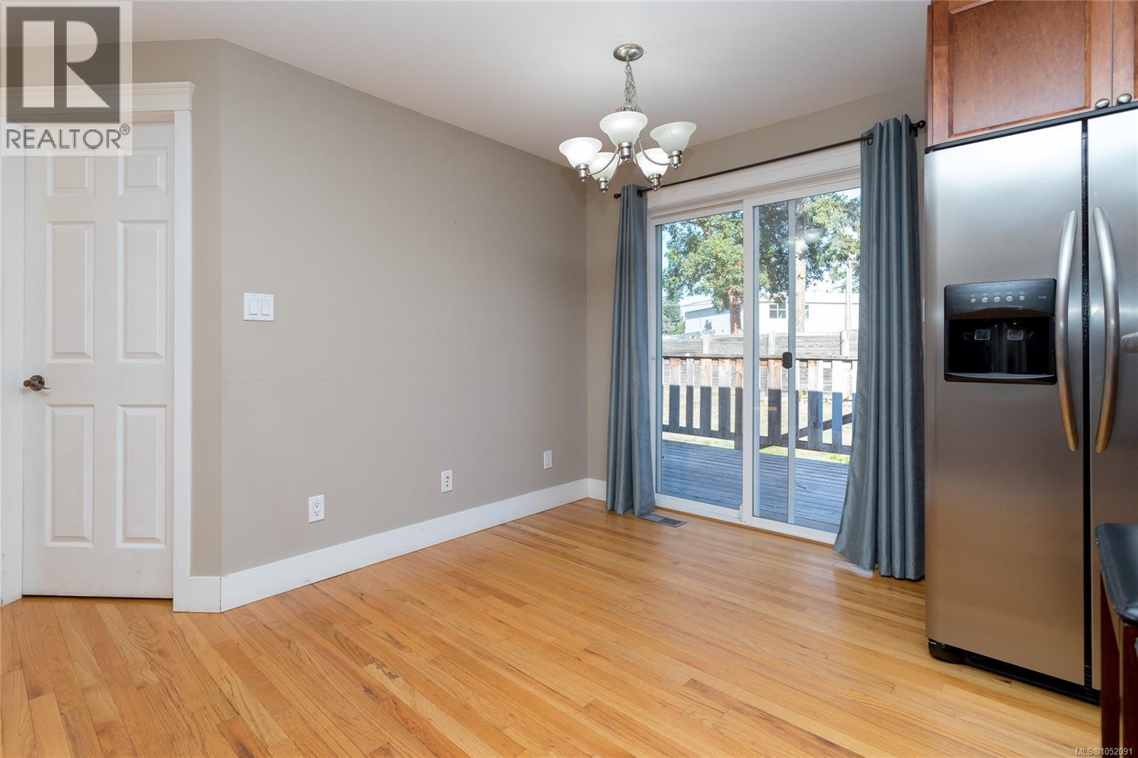 590 Ridley Dr - 6