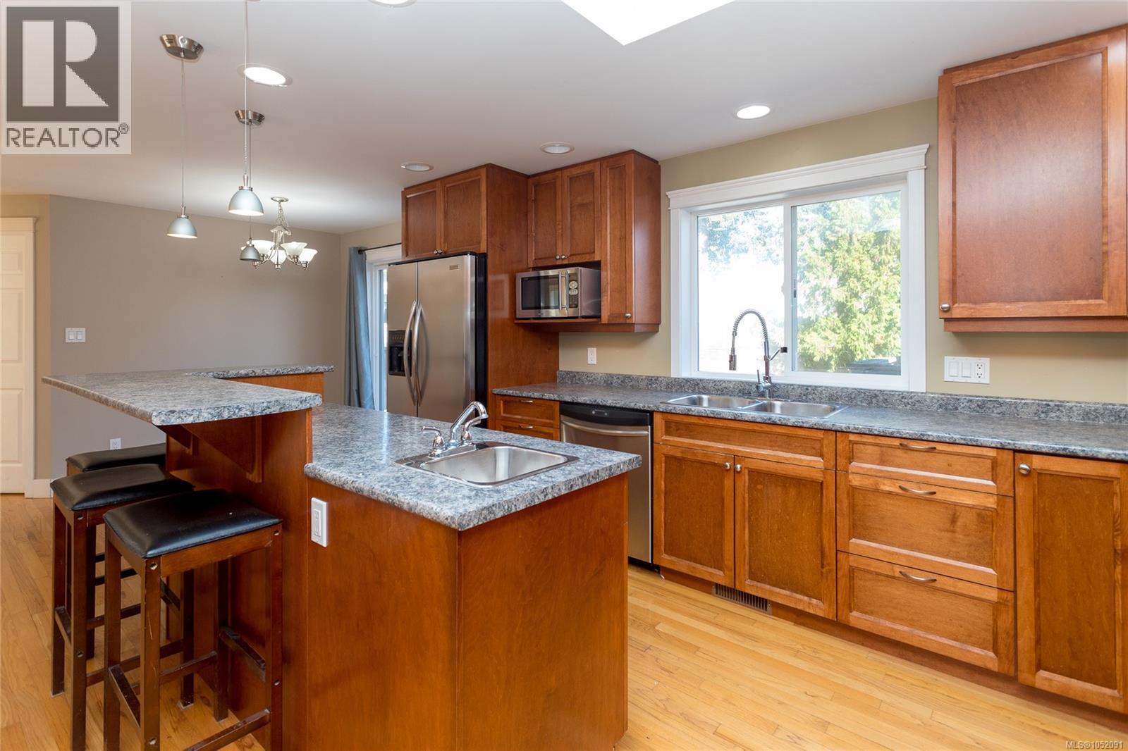 590 Ridley Dr - 9